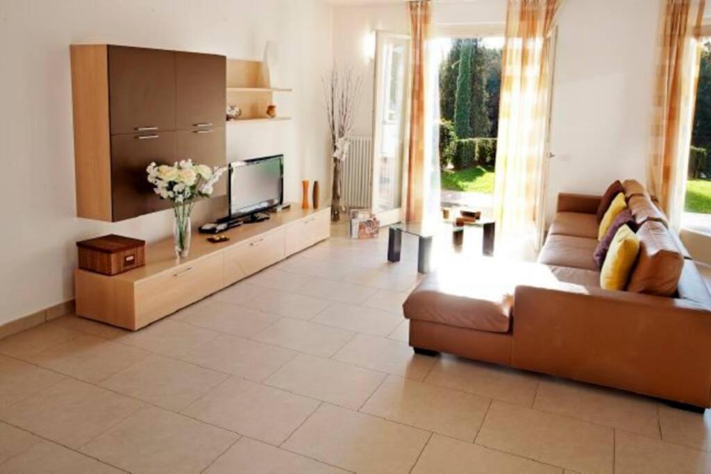 Tremezzo Residence 3-1 Of 11 Apartments In An Exclusive Residence By Italian Apartments Kültér fotó